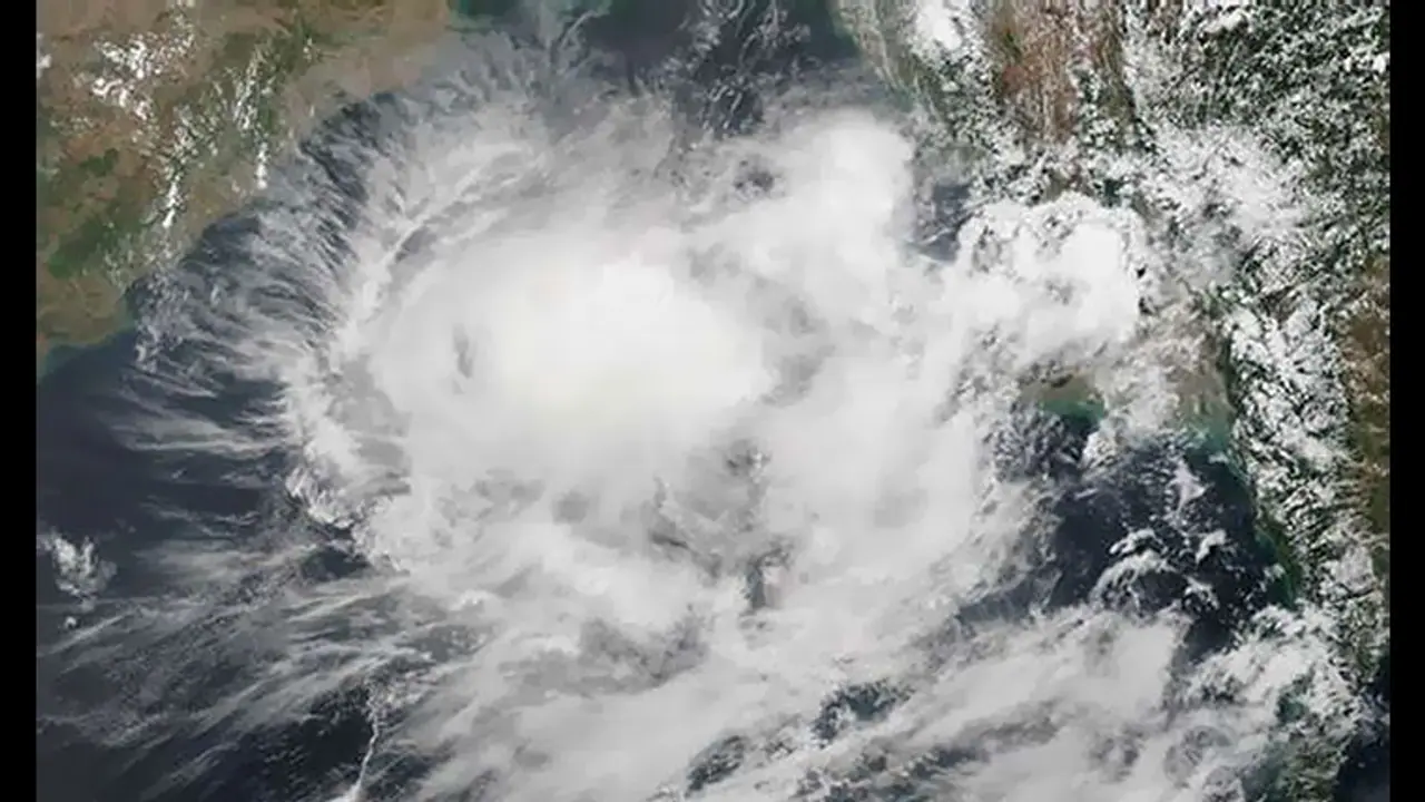 Devastating Cyclone Mora with speed of 100 150 Kmph to affect these six states
