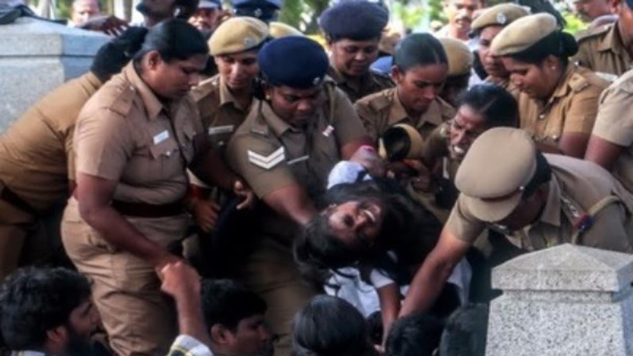 சென்னையில் சிபிஎஸ்இ அலுவலகம் முற்றுகை – இந்திய மாணவர் சங்கம் போராட்டம் சென்னையில் சிபிஎஸ்இ அலுவலகம் முற்றுகை – இந்திய மாணவர் சங்கம் போராட்டம்