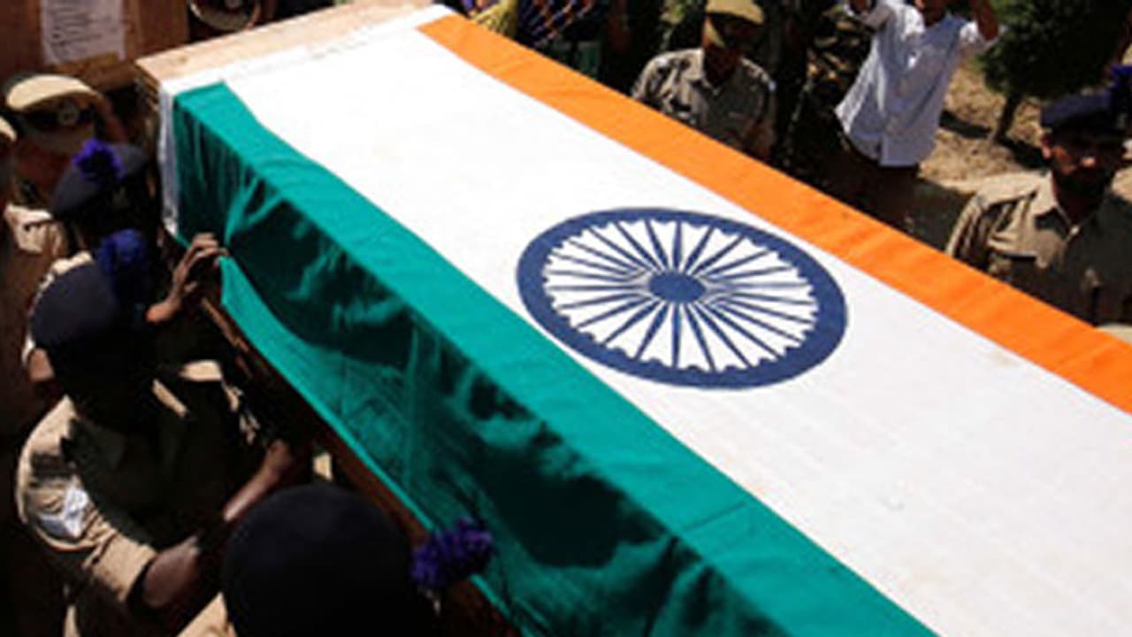 దేశ రక్షణ కోసం అమరుడైన తెలంగాణ జవాన్ దేశ రక్షణ కోసం అమరుడైన తెలంగాణ జవాన్