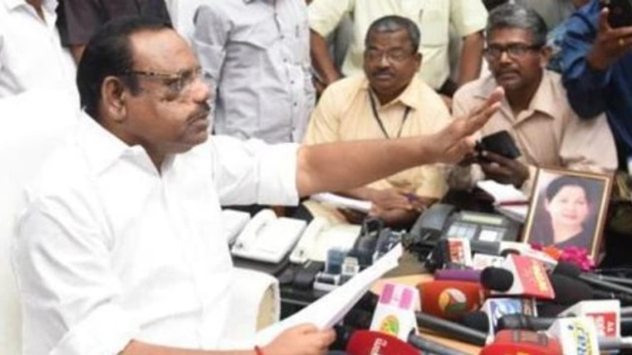 மீண்டும் களத்தில் குதித்தார் சபா தனபால் உடல்நலத்துக்கு அமைச்சர்கள் வாழ்த்து!! மீண்டும் களத்தில் குதித்தார் சபா தனபால் உடல்நலத்துக்கு அமைச்சர்கள் வாழ்த்து!!