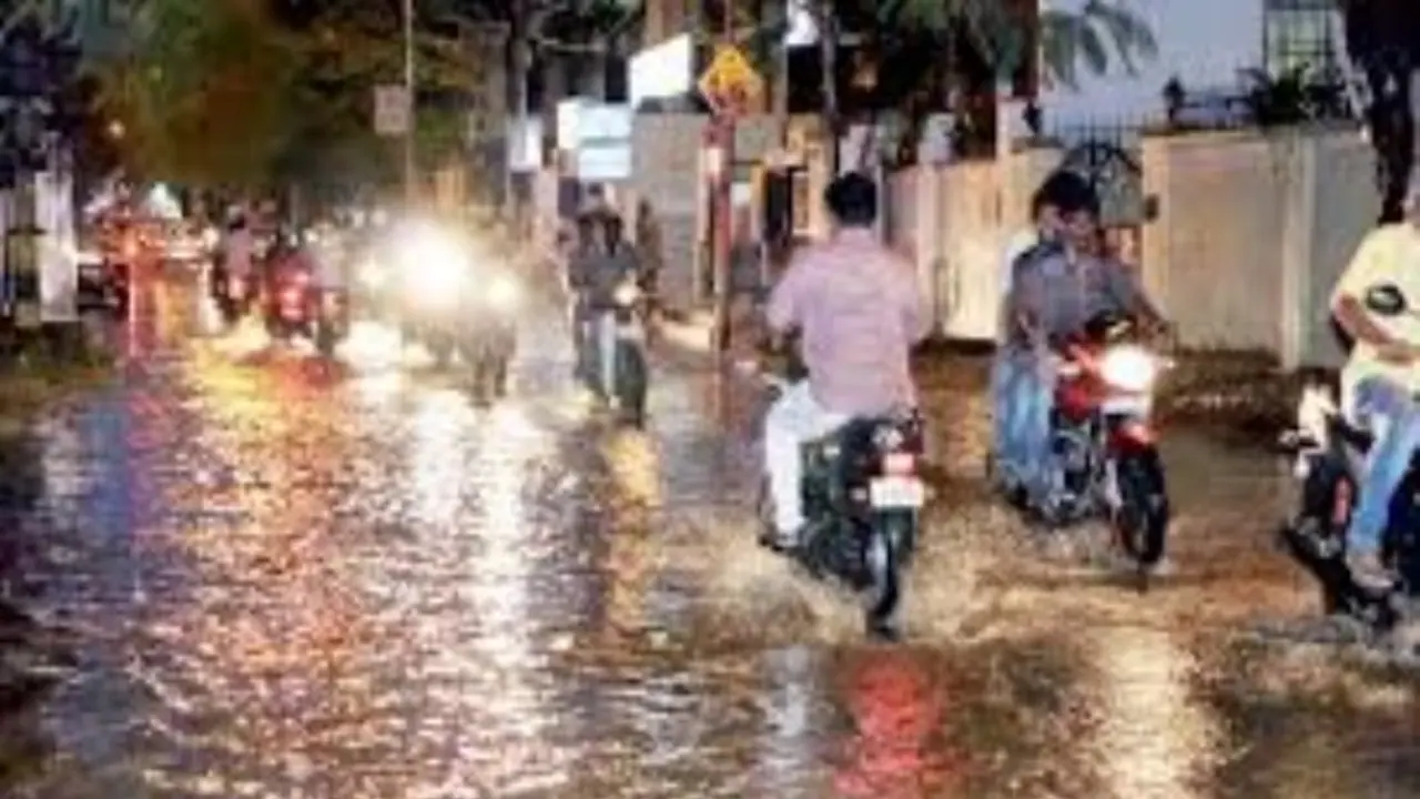 சென்னை வீடுகளில் மீண்டும் புகுந்தது தண்ணீர்...! பொதுமக்கள் அவதி...! சென்னை வீடுகளில் மீண்டும் புகுந்தது தண்ணீர்...! பொதுமக்கள் அவதி...!