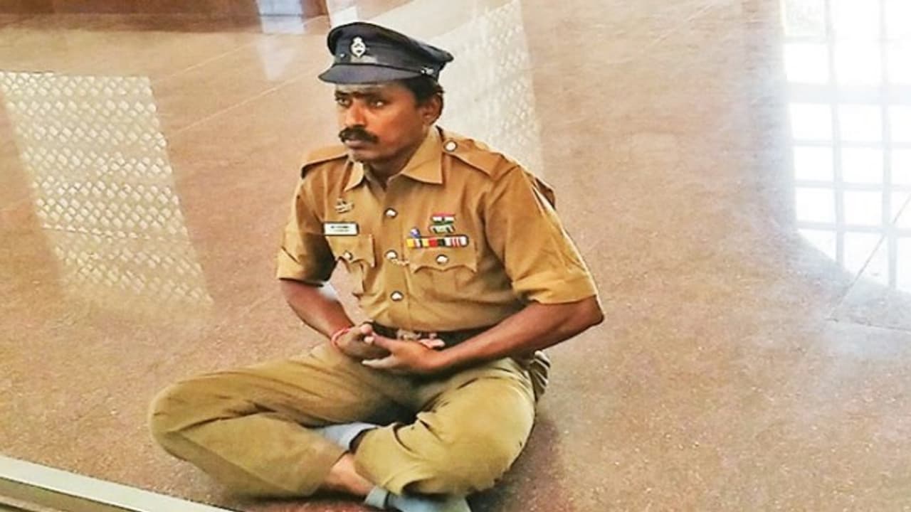 அதிரடி போலீஸ் வேல் முருகன் கைது…ஜெ. மரணத்துக்கு நீதி கேட்டு தொடர் ஓட்டம் ஓட முயன்றதால் நடவடிக்கை..