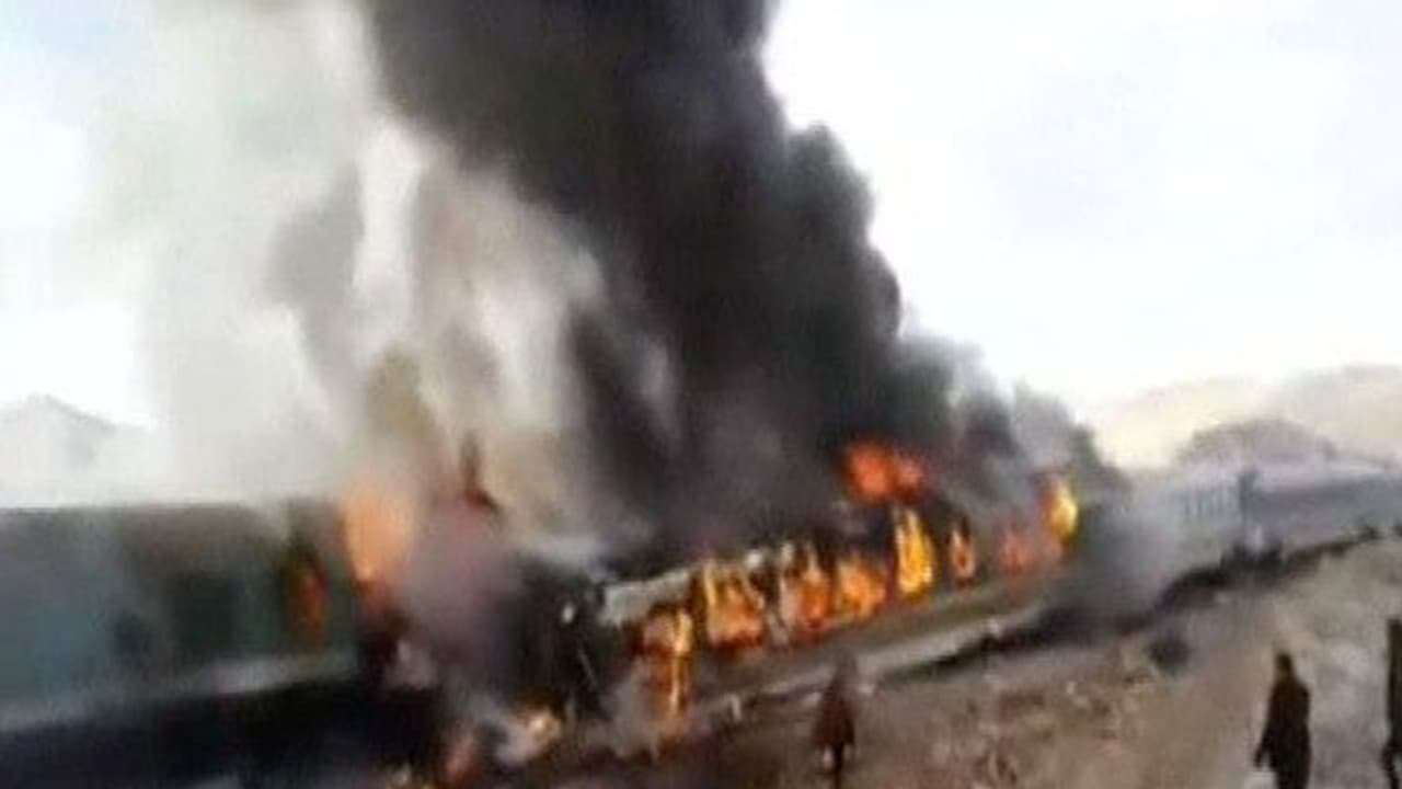 ಇರಾನ್'ನಲ್ಲಿ ರೈಲು ಅಪಘಾತ: 44ಕ್ಕೂ ಹೆಚ್ಚು ಜನರ ದುರ್ಮರಣ ಇರಾನ್'ನಲ್ಲಿ ರೈಲು ಅಪಘಾತ: 44ಕ್ಕೂ ಹೆಚ್ಚು ಜನರ ದುರ್ಮರಣ