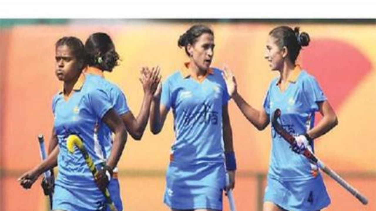 ஆசிய மகளிர் சாம்பியன்ஸ்: இறுதிச் சுற்றில் கால் பதித்தது இந்தியா... மேலே ஏறிவாரோம் மூமண்ட்... ஆசிய மகளிர் சாம்பியன்ஸ்: இறுதிச் சுற்றில் கால் பதித்தது இந்தியா... மேலே ஏறிவாரோம் மூமண்ட்...