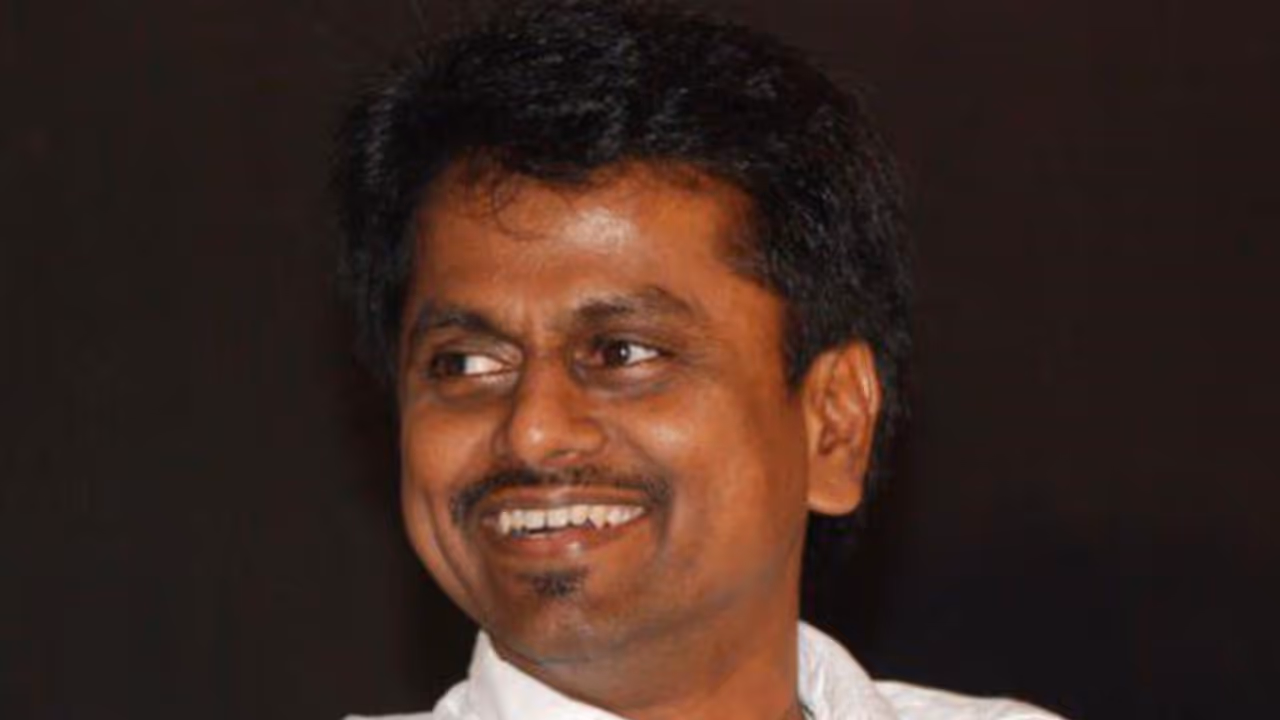 ஒரே மேடையில் பிரம்மாண்ட நாயகர்கள்; பெருமிதத்தில் ஏ.ஆர். முருகதாஸ்… ஒரே மேடையில் பிரம்மாண்ட நாயகர்கள்; பெருமிதத்தில் ஏ.ஆர். முருகதாஸ்…