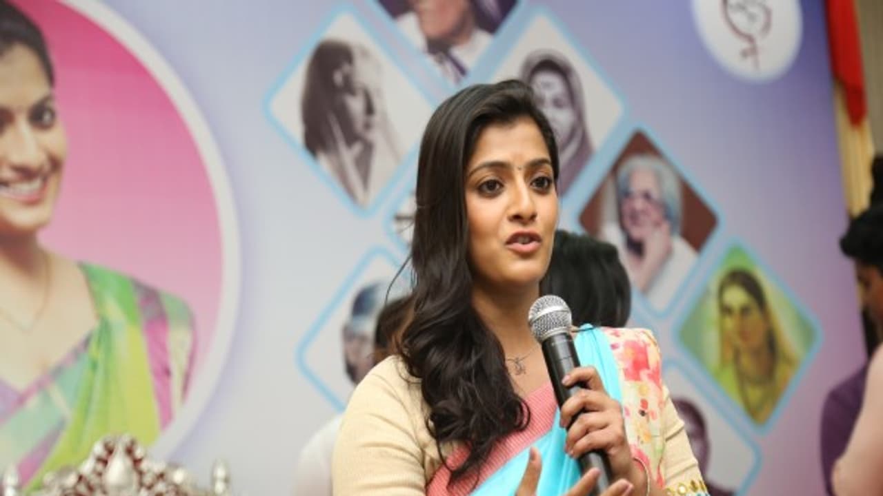 மகளிர் தினத்தில் அரசியலுக்கு அச்சாரம் போடுகிறாரா வரலட்சுமி...? சந்தேகத்தை ஏற்படுத்திய செயல்...! மகளிர் தினத்தில் அரசியலுக்கு அச்சாரம் போடுகிறாரா வரலட்சுமி...? சந்தேகத்தை ஏற்படுத்திய செயல்...!