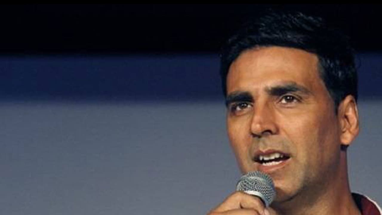 पुलवामा हमला: अक्षय कुमार ने शहीद जीत राम के परिवार को दिए इतने लाख रुपये