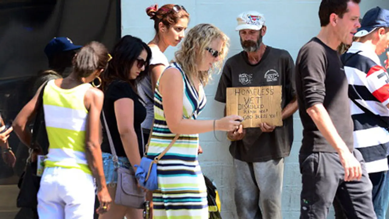 US spends trillions on wars, but veterans sleep on streets US spends trillions on wars, but veterans sleep on streets