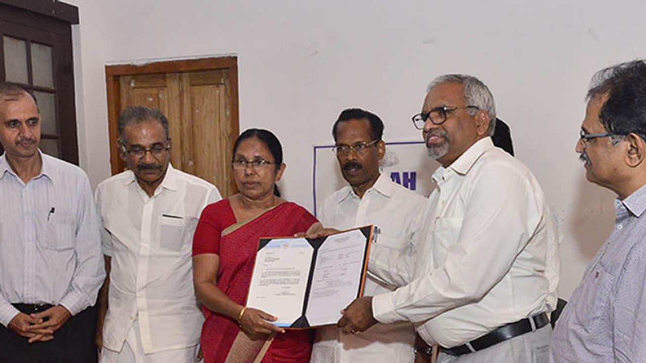 നിപ: സഹായഹസ്തവുമായി കൊച്ചിൻ ഷിപ്പ്യാര്ഡ് നിപ: സഹായഹസ്തവുമായി കൊച്ചിൻ ഷിപ്പ്യാര്ഡ്