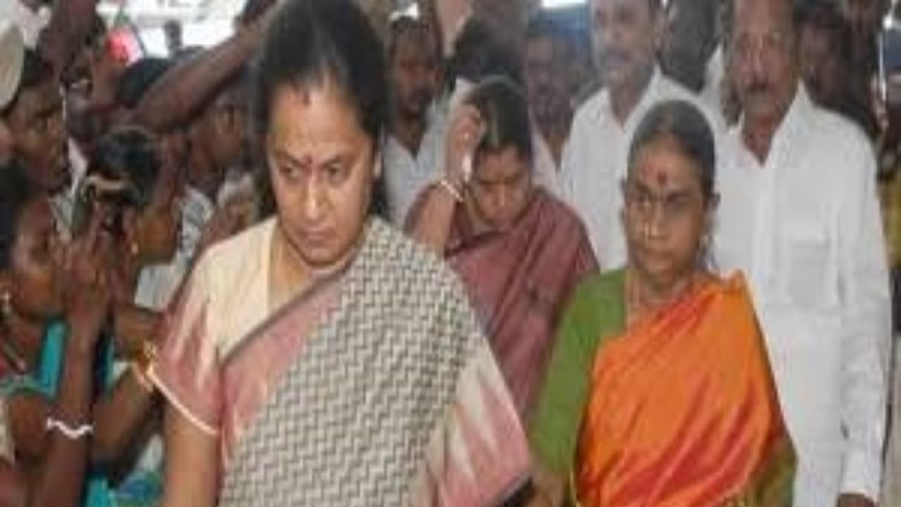 சீட்டிங் கேஸ்ல சிக்குன கருணாநிதியின் பேரனோட கார் மதிப்பு நாலு கோடி ரூபாயாம்!: வரிசை கட்டும் யம்மாடியோவ் தகவல்கள் சீட்டிங் கேஸ்ல சிக்குன கருணாநிதியின் பேரனோட கார் மதிப்பு நாலு கோடி ரூபாயாம்!: வரிசை கட்டும் யம்மாடியோவ் தகவல்கள்