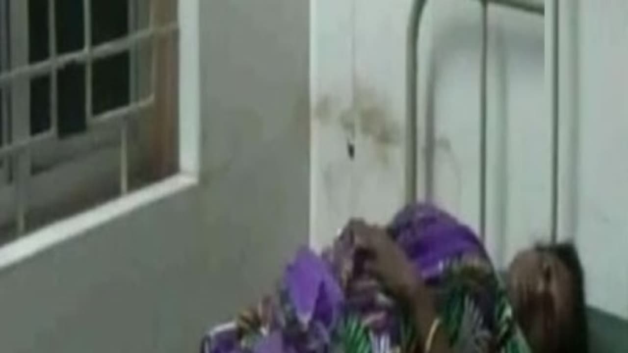 பள்ளி மாணவியை கர்பமாக்கிவிட்டு எஸ்கேப் ஆன மாணவன்... பலமுறை உல்லாசமாக இருந்துவிட்டு கழட்டிவிட்ட கொடுமை! பள்ளி மாணவியை கர்பமாக்கிவிட்டு எஸ்கேப் ஆன மாணவன்... பலமுறை உல்லாசமாக இருந்துவிட்டு கழட்டிவிட்ட கொடுமை!