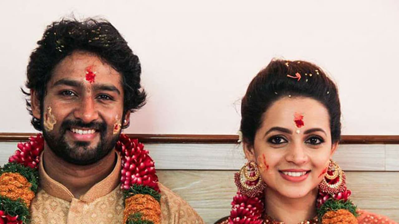 Malayalam actress Bhavana's mehandi pictures are out, and she looks absolutely gorgeous