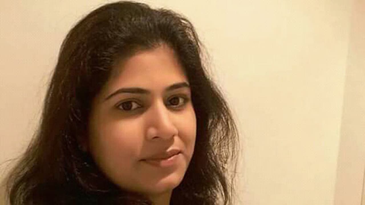 కాలు కూడా మోప లేని కాంపిటేషన్ లోకి ఒక మహిళ సాహస యాత్ర కాలు కూడా మోప లేని కాంపిటేషన్ లోకి ఒక మహిళ సాహస యాత్ర