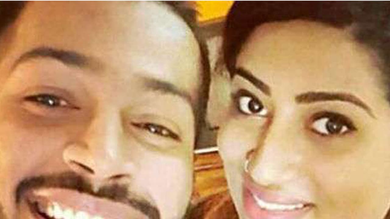 నటి ఈషా గుప్తాతో డేటింగ్ పై హార్దిక్ పాండ్యా స్పందన ఇదీ...