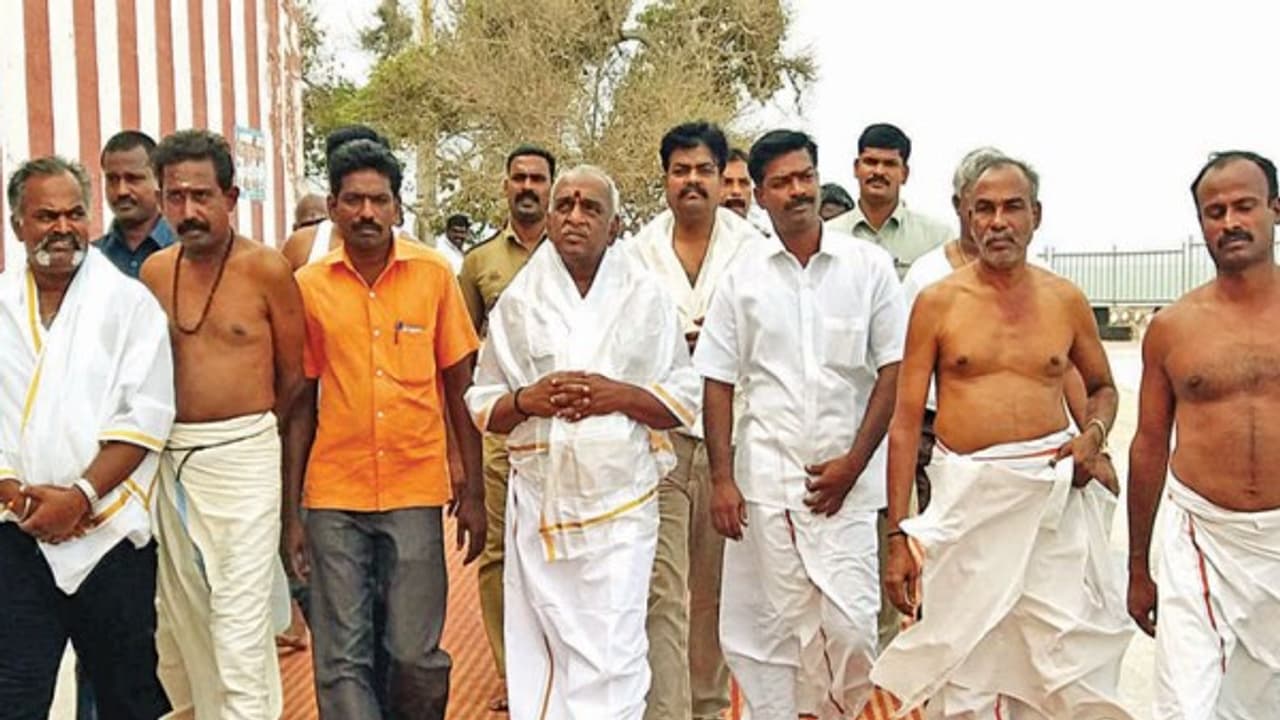 வளர்ச்சியை விரும்பாதவர்கள் எல்லாரும் ராஜபக்ஷேவுக்கு துணை போகிறவர்கள் புதுசு புதுசா சொல்றாரே பொன்.ரா... வளர்ச்சியை விரும்பாதவர்கள் எல்லாரும் ராஜபக்ஷேவுக்கு துணை போகிறவர்கள் புதுசு புதுசா சொல்றாரே பொன்.ரா...