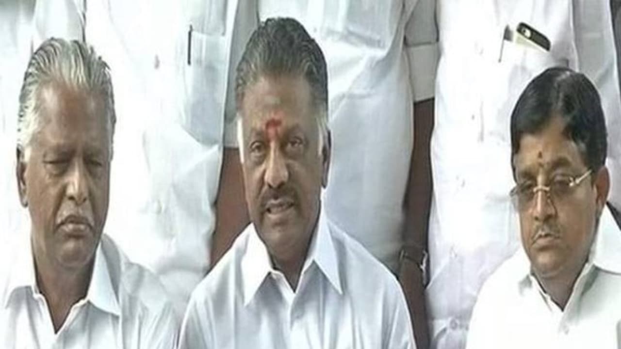 "ஓபிஎஸ்சின் போராட்டம், பொதுக்கூட்டம் ஒத்திவைக்கப்பட்டதின் பின்னணி என்ன?" ஓர் அலசல் ரிப்போர்ட்!! "ஓபிஎஸ்சின் போராட்டம், பொதுக்கூட்டம் ஒத்திவைக்கப்பட்டதின் பின்னணி என்ன?" ஓர் அலசல் ரிப்போர்ட்!!