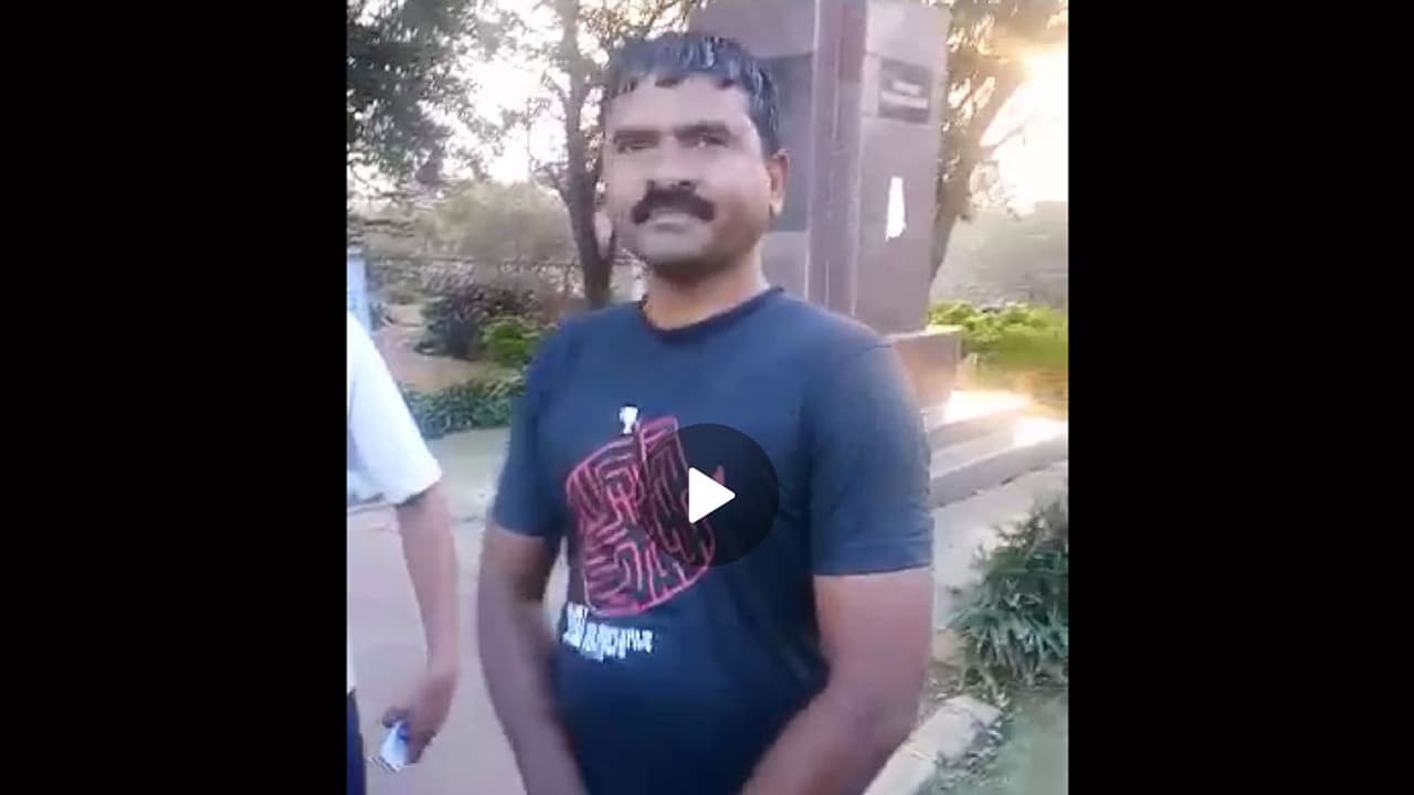 హుస్సేన్ సాగర్ లో దూకి యువతి ఆత్మహత్యాయత్నం (వీడియో) హుస్సేన్ సాగర్ లో దూకి యువతి ఆత్మహత్యాయత్నం (వీడియో)