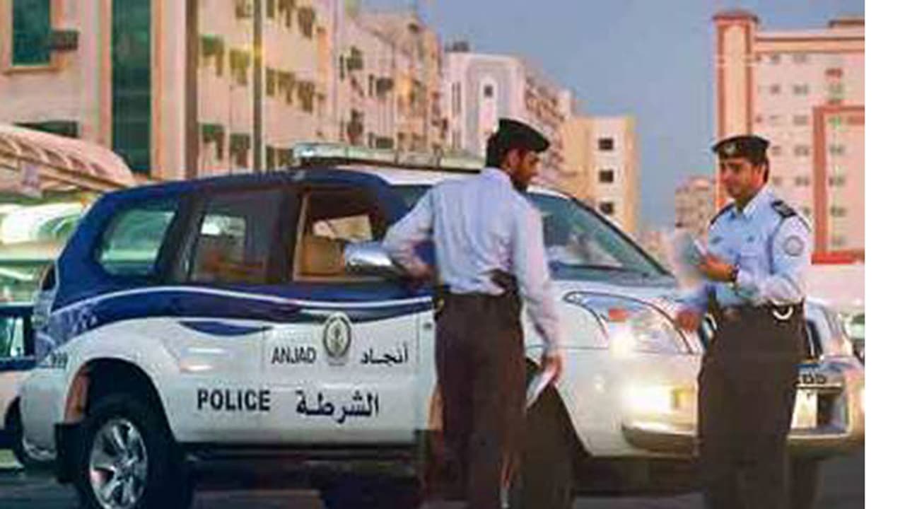 പെരുന്നാള് ദിനത്തില് ആ പെണ്കുട്ടിയെ അത്ഭുതപ്പെടുത്തി ഷാര്ജ പോലീസ് പെരുന്നാള് ദിനത്തില് ആ പെണ്കുട്ടിയെ അത്ഭുതപ്പെടുത്തി ഷാര്ജ പോലീസ്