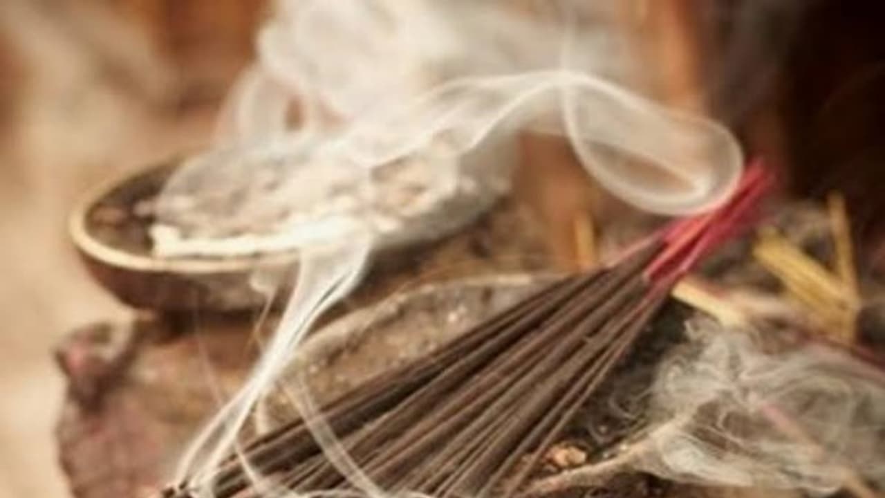 உங்களுக்குத் தெரியுமா? தினமும் ஊதுபத்தியை பயன்படுத்துவது நம்முடைய இதயத்திற்கு மிகவும் ஆபத்து... உங்களுக்குத் தெரியுமா? தினமும் ஊதுபத்தியை பயன்படுத்துவது நம்முடைய இதயத்திற்கு மிகவும் ஆபத்து...