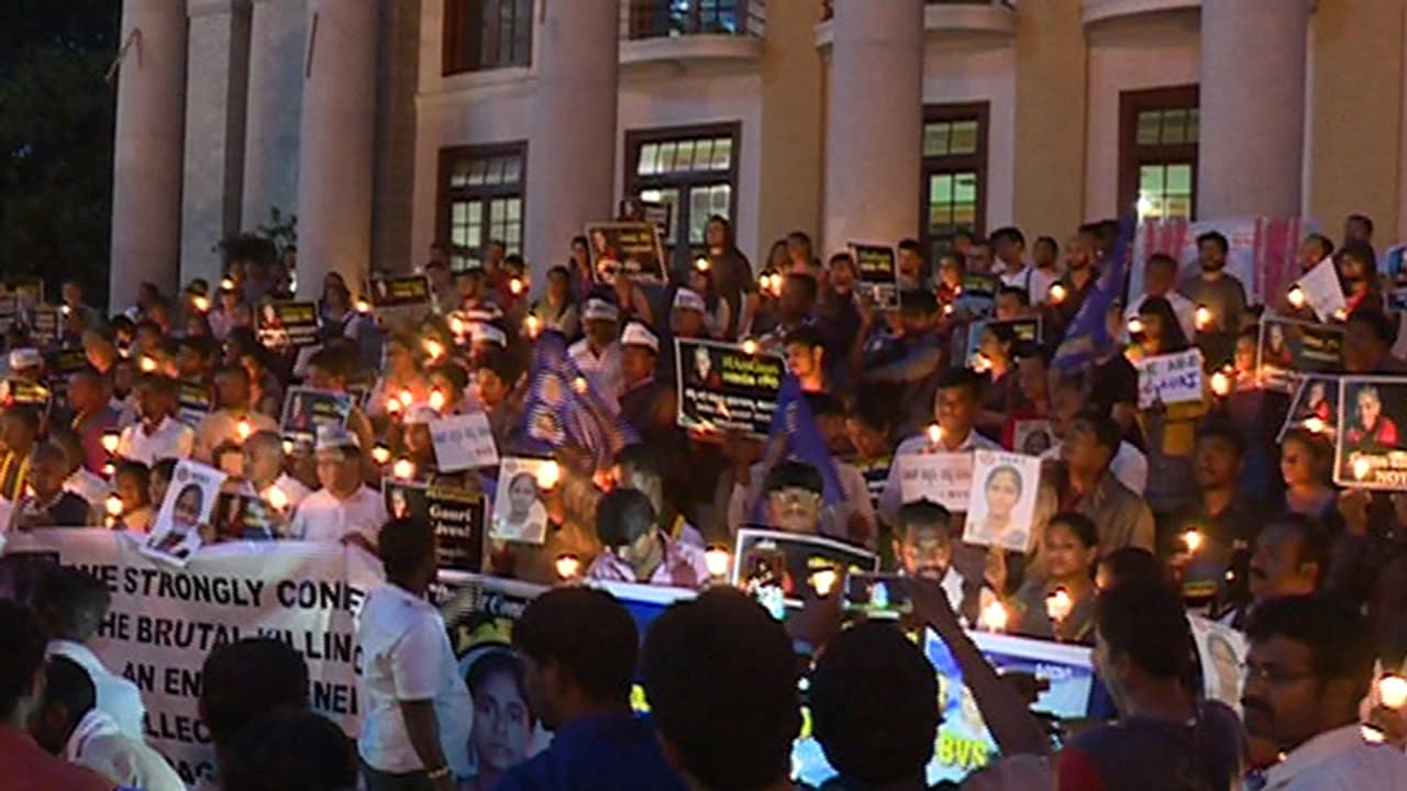 ಅಸ್ತಿತ್ವಕ್ಕೆ ಬಂತು ಗೌರಿ ಬಳಗ; ರಾಷ್ಟ್ರಮಟ್ಟದಲ್ಲಿ ನಡೆಯಲಿದೆ ಬೃಹತ್ ಪ್ರತಿಭಟನೆ ಅಸ್ತಿತ್ವಕ್ಕೆ ಬಂತು ಗೌರಿ ಬಳಗ; ರಾಷ್ಟ್ರಮಟ್ಟದಲ್ಲಿ ನಡೆಯಲಿದೆ ಬೃಹತ್ ಪ್ರತಿಭಟನೆ