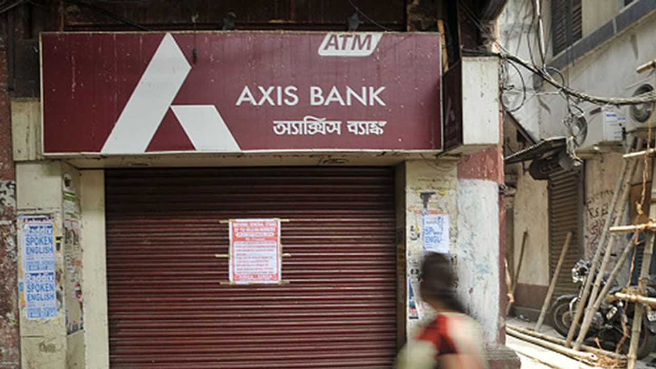 జేబులు చూసుకోండి.. రేపటి నుంచి బ్యాంకులు బంద్ జేబులు చూసుకోండి.. రేపటి నుంచి బ్యాంకులు బంద్