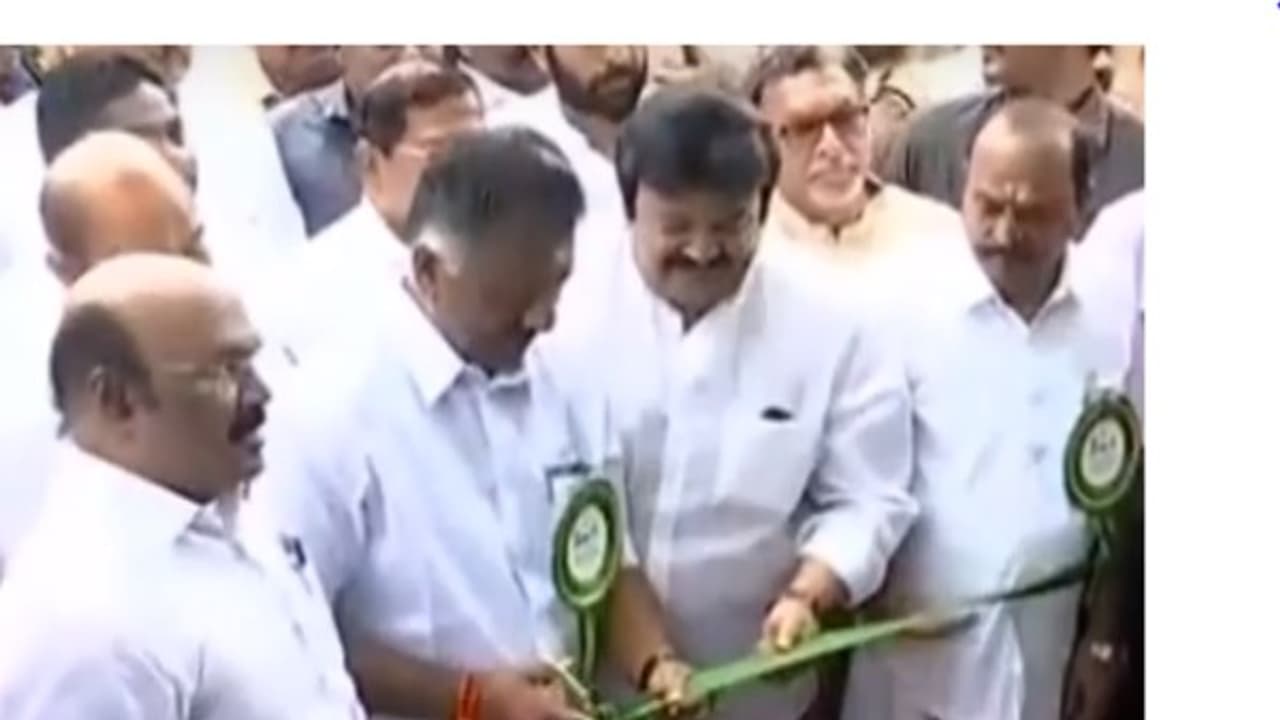 சிவாஜி கணேசன் மணிமண்டபத்தை திறந்துவைத்தார் பன்னீர்செல்வம்..! ரஜினி, கமல் பங்கேற்பு..! சிவாஜி கணேசன் மணிமண்டபத்தை திறந்துவைத்தார் பன்னீர்செல்வம்..! ரஜினி, கமல் பங்கேற்பு..!