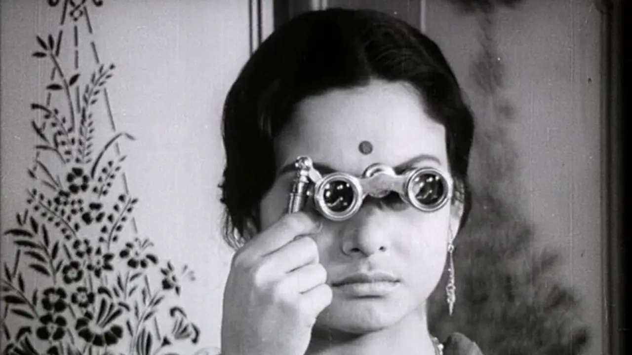 বাড়িতে বসেই হয়েছিল শ্যুটিং, চারুলতা ছবিকে এক অন্যস্বাদে গড়েছিলেন সত্যজিৎ রায় বাড়িতে বসেই হয়েছিল শ্যুটিং, চারুলতা ছবিকে এক অন্যস্বাদে গড়েছিলেন সত্যজিৎ রায়