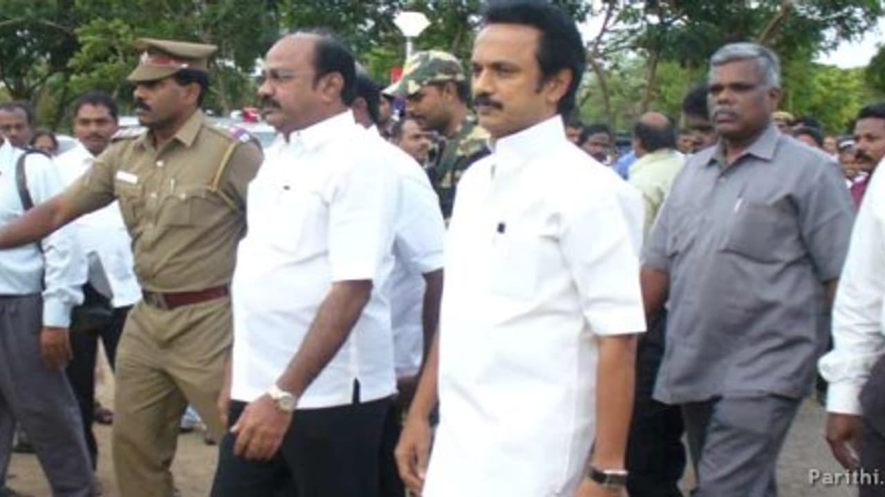 ஜான்சிராணி பூங்காவை நினைவிருக்கிறதா பரிதி சார்?: அணிவிட்டு அணி தாவும் அணிலான இளம் வழுதி... ஜான்சிராணி பூங்காவை நினைவிருக்கிறதா பரிதி சார்?: அணிவிட்டு அணி தாவும் அணிலான இளம் வழுதி...