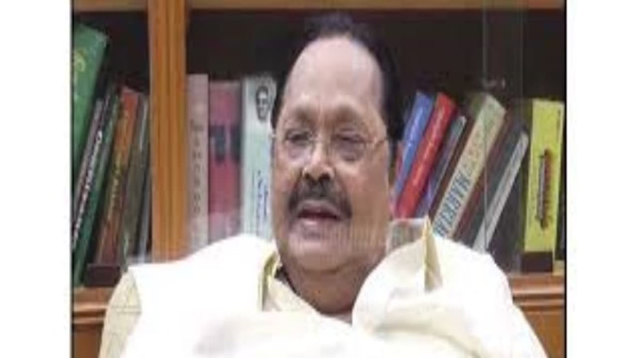 பாவம் அமைச்சர் ஜெயகுமார் … தண்டனை விதிக்கப்பட்ட வழக்கிற்கும், விடுவிக்கப்பட்ட வழக்கிற்கும் வித்தியாசம் தெரியல ! துரைமுருகன் அதிரடி !! பாவம் அமைச்சர் ஜெயகுமார் … தண்டனை விதிக்கப்பட்ட வழக்கிற்கும், விடுவிக்கப்பட்ட வழக்கிற்கும் வித்தியாசம் தெரியல ! துரைமுருகன் அதிரடி !!