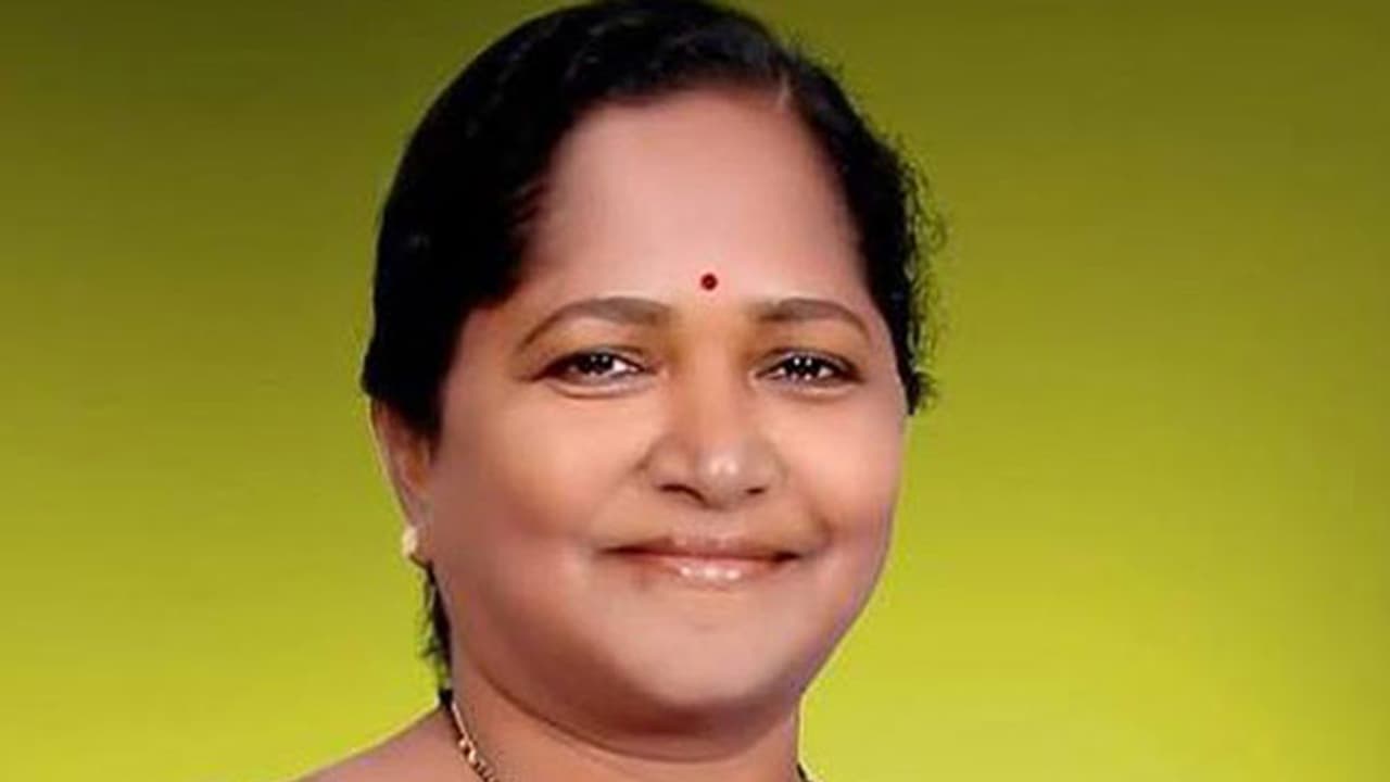 మహిళా ఎమ్మెల్యేపై అసభ్యకర పోస్టులు..వైసీపీ కార్యకర్త అరెస్టు మహిళా ఎమ్మెల్యేపై అసభ్యకర పోస్టులు..వైసీపీ కార్యకర్త అరెస్టు