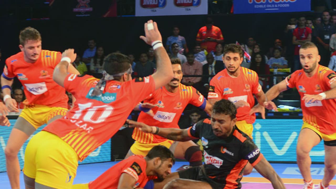 ಗುಜರಾತ್ ಅಬ್ಬರಕ್ಕೆ ಮುಂಬೈ ಧೂಳಿಪಟ ಗುಜರಾತ್ ಅಬ್ಬರಕ್ಕೆ ಮುಂಬೈ ಧೂಳಿಪಟ