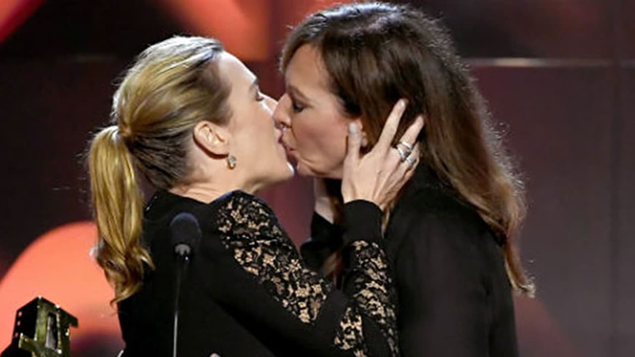 കേറ്റ് വിന്സ്ലെറ്റും അല്ലിസണും ചുംബിക്കുന്ന ചിത്രം വൈറല് കേറ്റ് വിന്സ്ലെറ്റും അല്ലിസണും ചുംബിക്കുന്ന ചിത്രം വൈറല്