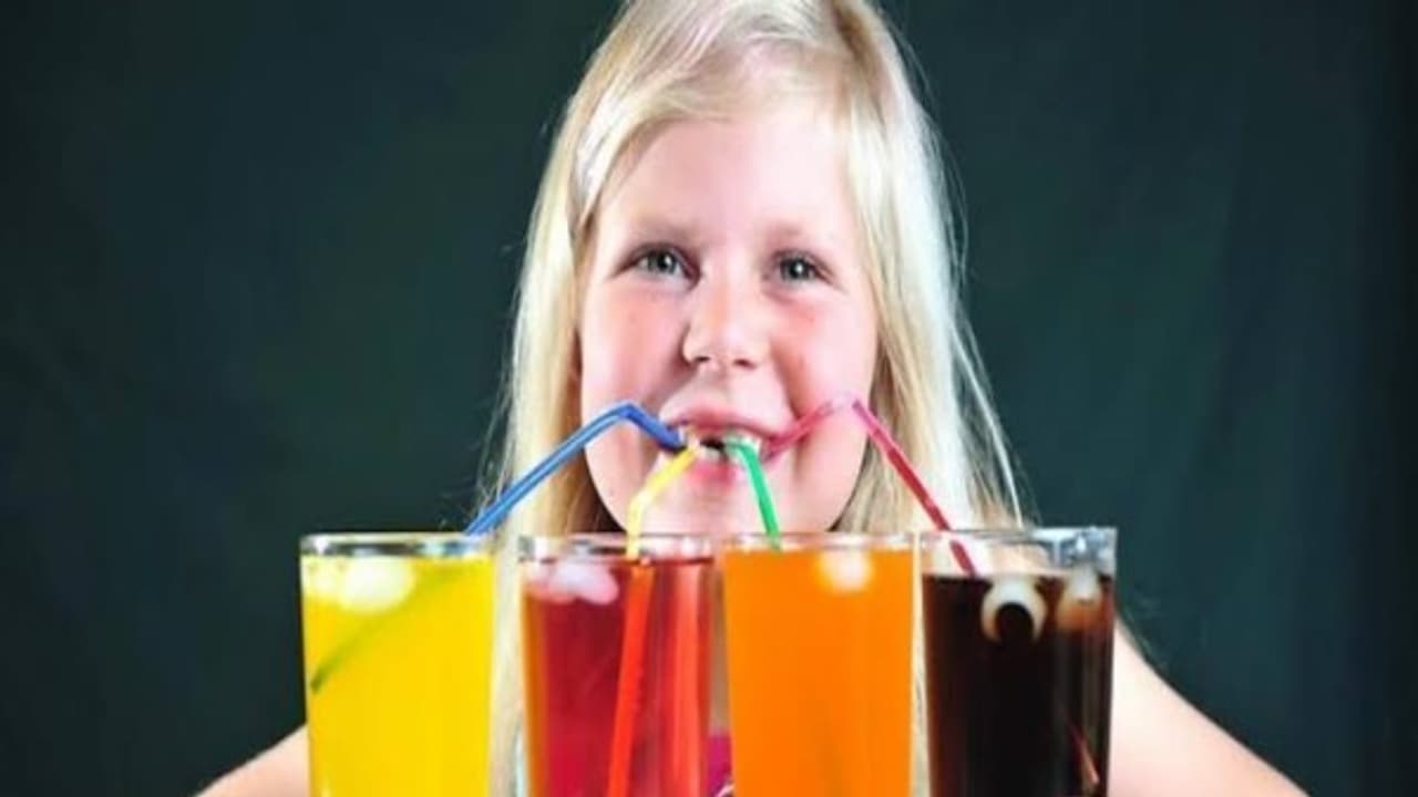 உங்களுக்குத் தெரியுமா? வெய்யில் நேரத்தில் குளிர்ந்த பானங்களை குடித்தால் இரைப்பையில் பிரச்சனை ஏற்படும்… உங்களுக்குத் தெரியுமா? வெய்யில் நேரத்தில் குளிர்ந்த பானங்களை குடித்தால் இரைப்பையில் பிரச்சனை ஏற்படும்…