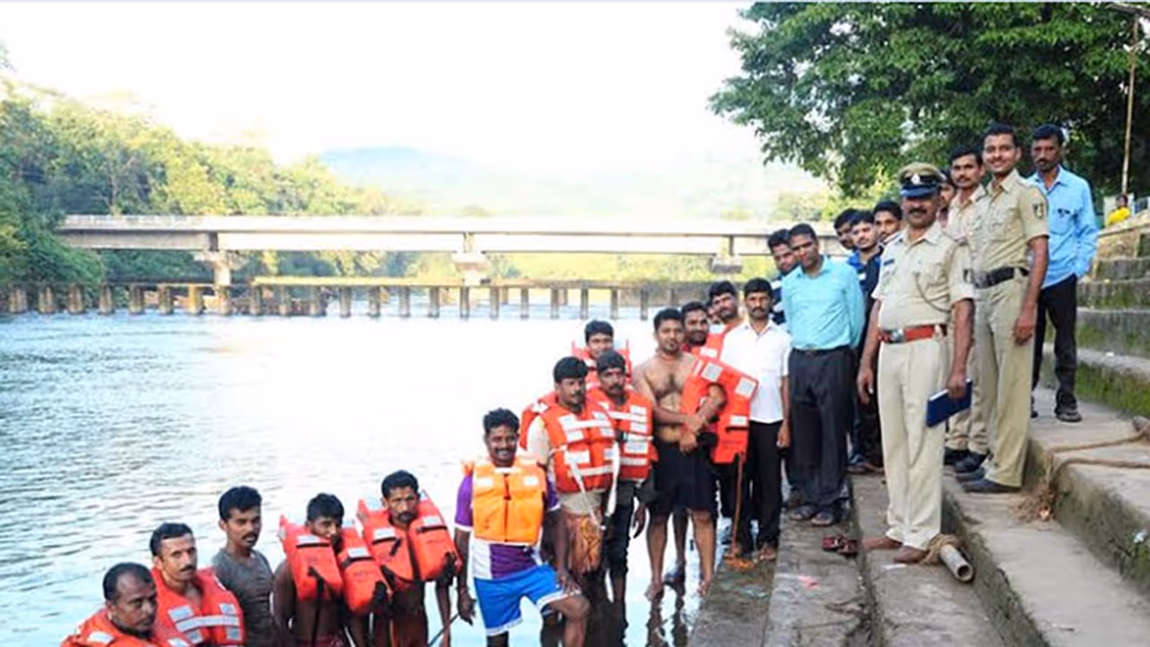 ಕುಕ್ಕೆ ಸುಬ್ರಹ್ಮಣ್ಯ: ಕುಮಾರಧಾರ ನದಿ ದಡದಲ್ಲಿ ಇನ್ನು ಜೀವ ರಕ್ಷಕರ ಸೇವೆ ಕುಕ್ಕೆ ಸುಬ್ರಹ್ಮಣ್ಯ: ಕುಮಾರಧಾರ ನದಿ ದಡದಲ್ಲಿ ಇನ್ನು ಜೀವ ರಕ್ಷಕರ ಸೇವೆ