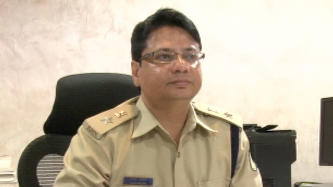 ಫೋನ್ ಕದ್ದಾಲಿಕೆ ಪ್ರಕರಣ: ತನಿಖೆ ಚುರುಕು; ಡಿಸಿಪಿ ಹಿಲೋರಿ ವಿಚಾರಣೆ ಫೋನ್ ಕದ್ದಾಲಿಕೆ ಪ್ರಕರಣ: ತನಿಖೆ ಚುರುಕು; ಡಿಸಿಪಿ ಹಿಲೋರಿ ವಿಚಾರಣೆ