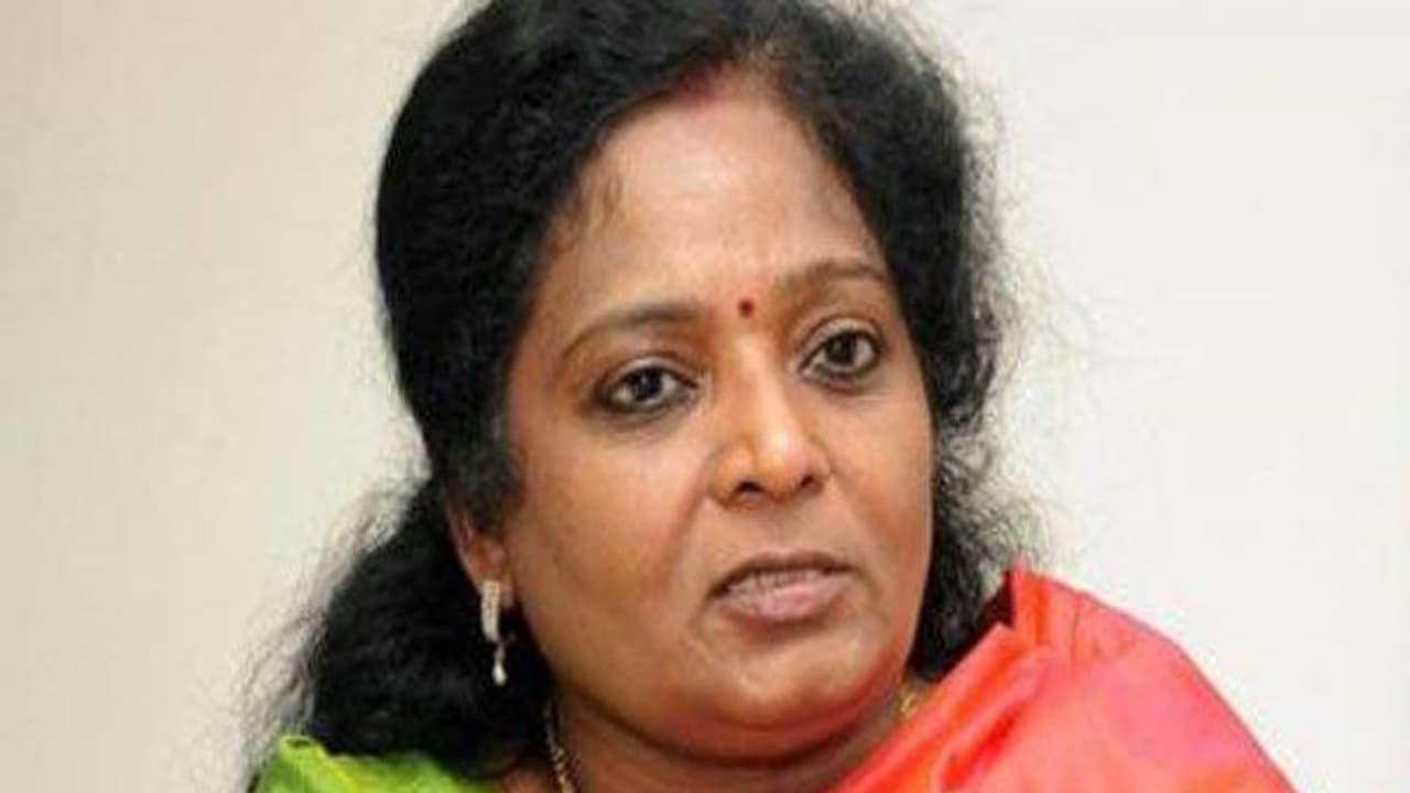 நெகிழ வைத்த தமிழிசை சௌந்தரராஜன்..! ஆளுநரானாலும் அவங்க பழசை மறக்கல..! நெகிழ வைத்த தமிழிசை சௌந்தரராஜன்..! ஆளுநரானாலும் அவங்க பழசை மறக்கல..!