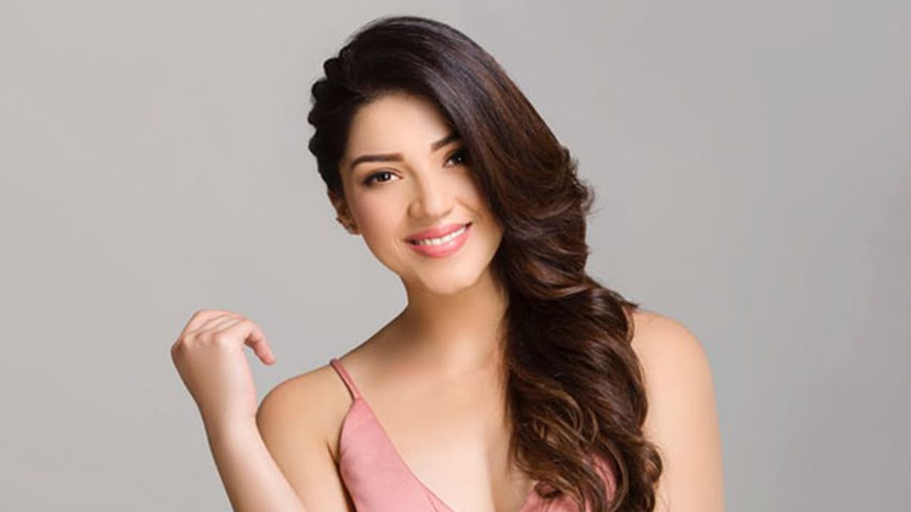 మెహ్రీన్ డిమాండ్ పెరిగిందే..! మెహ్రీన్ డిమాండ్ పెరిగిందే..!