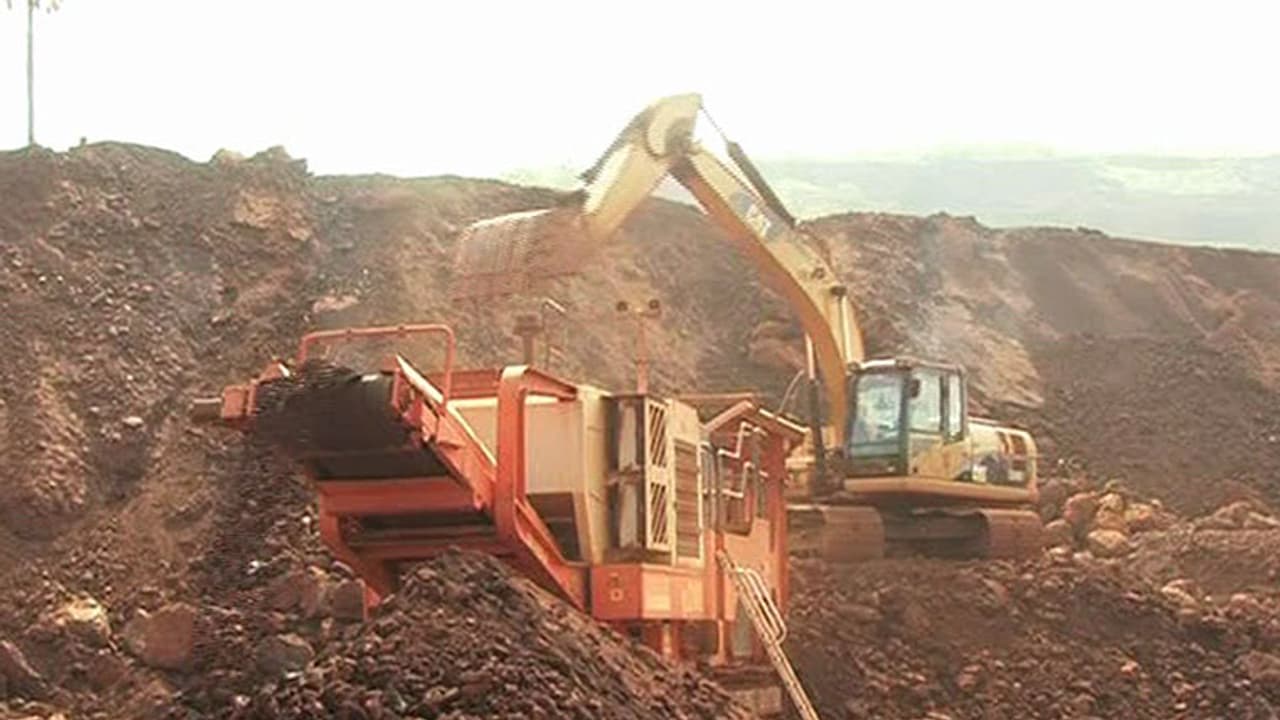 ಅಕ್ರಮ ಗಣಿಗಾರಿಕೆಯಲ್ಲಿ ರಫ್ತಾಗಿದ್ದು 35 ಕೋಟಿ ಟನ್ ಅದಿರು!: ಸಂಪುಟ ಸಮಿತಿಯಿಂದ ಆಘಾತಕಾರಿ ಅಂಶ ಬಯಲು ಅಕ್ರಮ ಗಣಿಗಾರಿಕೆಯಲ್ಲಿ ರಫ್ತಾಗಿದ್ದು 35 ಕೋಟಿ ಟನ್ ಅದಿರು!: ಸಂಪುಟ ಸಮಿತಿಯಿಂದ ಆಘಾತಕಾರಿ ಅಂಶ ಬಯಲು