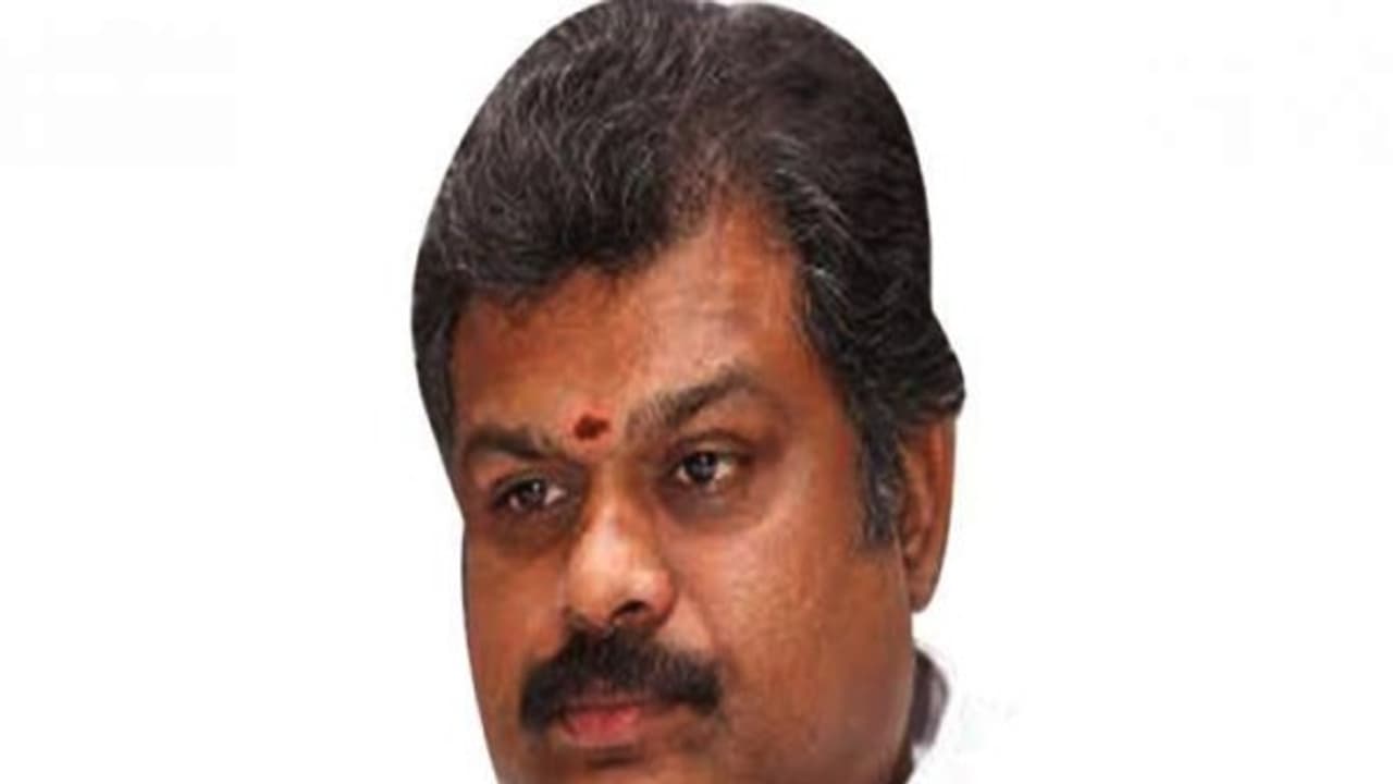 ஆளும் கட்சியில் நிலவும் குழப்பத்தினால் தமிழகத்தில் பல்வேறு துறைகள் முடங்கி கிடக்கின்றன – ஜி.கே.வாசன் குற்றச்சாட்டு… ஆளும் கட்சியில் நிலவும் குழப்பத்தினால் தமிழகத்தில் பல்வேறு துறைகள் முடங்கி கிடக்கின்றன – ஜி.கே.வாசன் குற்றச்சாட்டு…