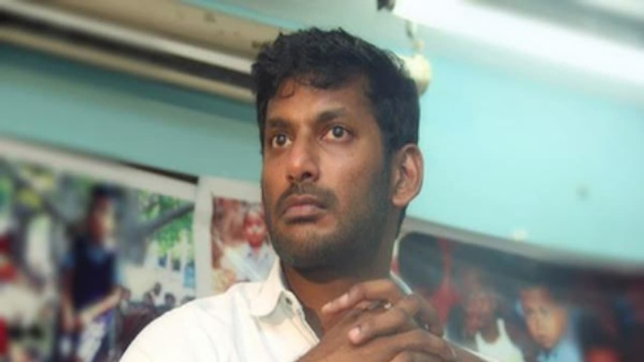 நடிகர் விஷால் வீட்டில் நகை திருட்டு...! நடிகர் விஷால் வீட்டில் நகை திருட்டு...!