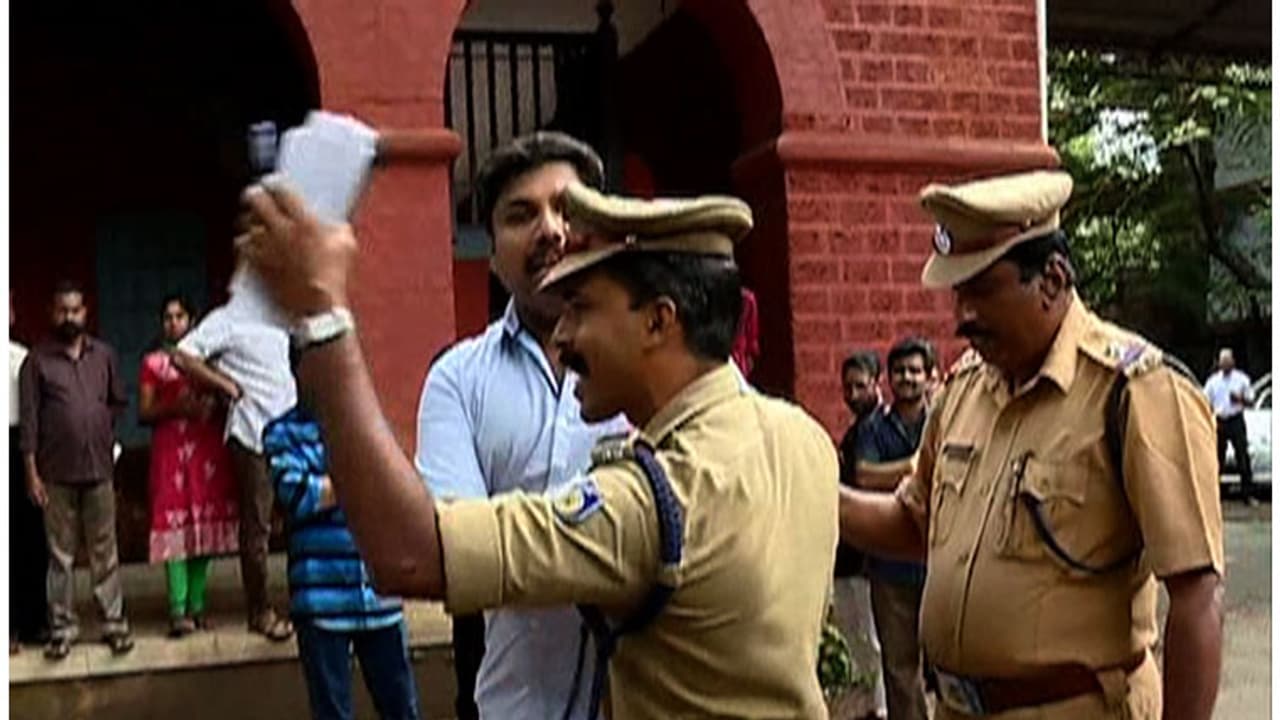 'Media facing emergency like situation in Kerala'