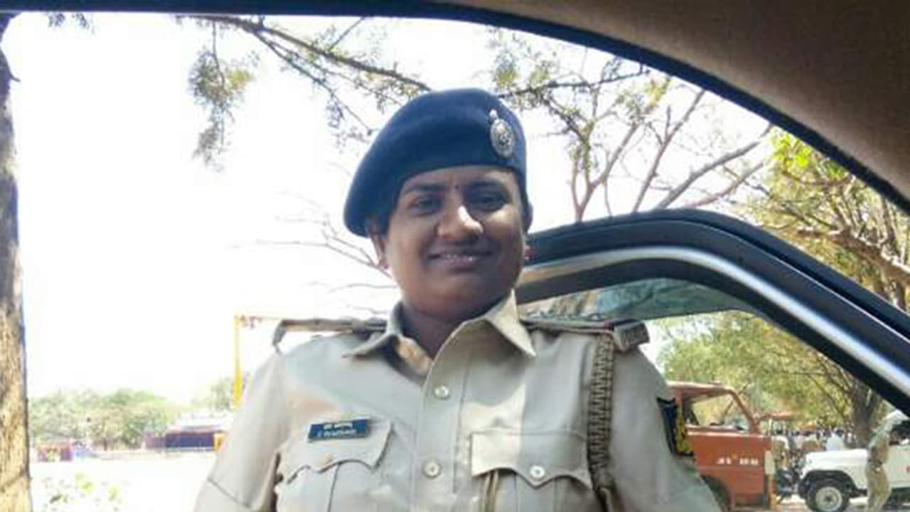 ಪೊಲೀಸ್ ಅಧಿಕಾರಿಣಿ ವಿರುದ್ಧ ವರದಿ ಮಾಡಿದ ಪತ್ರಕರ್ತನಿಗೆ ಕೊಲೆ ಬೆದರಿಕೆ ಪೊಲೀಸ್ ಅಧಿಕಾರಿಣಿ ವಿರುದ್ಧ ವರದಿ ಮಾಡಿದ ಪತ್ರಕರ್ತನಿಗೆ ಕೊಲೆ ಬೆದರಿಕೆ