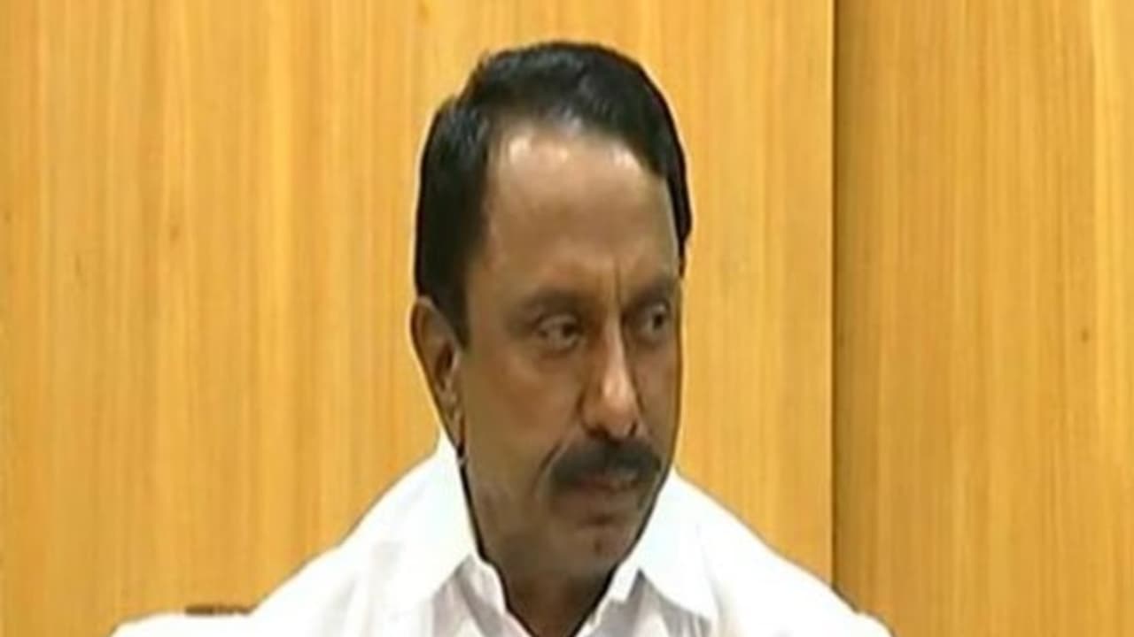 அதிகாலையில் அவசரமாக டெல்லி பறந்த அமைச்சர் குழு...! அழைப்பு விடுத்ததா பாஜக? அதிகாலையில் அவசரமாக டெல்லி பறந்த அமைச்சர் குழு...! அழைப்பு விடுத்ததா பாஜக?