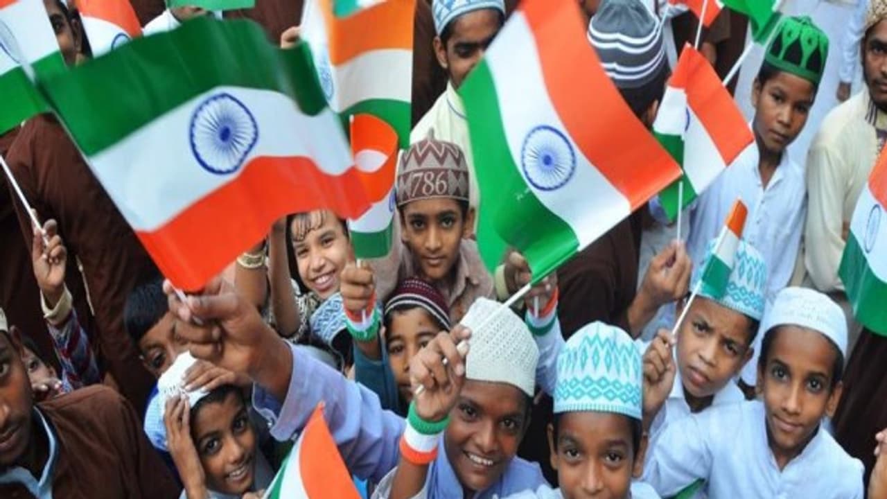 "தேசிய கீதம் பாடாமல் சுதந்திர தின கொண்டாட்டம்" மதரசாக்கள் மீது நடவடிக்கை எடுக்கும் உ.பி. அரசு!! "தேசிய கீதம் பாடாமல் சுதந்திர தின கொண்டாட்டம்" மதரசாக்கள் மீது நடவடிக்கை எடுக்கும் உ.பி. அரசு!!