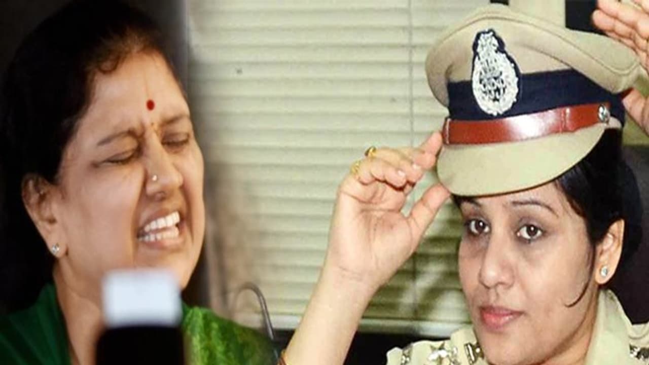 மன்னார்குடி மாஃபியாக்கள்: சசிகலா அண்ட்கோவை சரமாரியாக வறுத்தெடுத்த ரூபா! மன்னார்குடி மாஃபியாக்கள்: சசிகலா அண்ட்கோவை சரமாரியாக வறுத்தெடுத்த ரூபா!