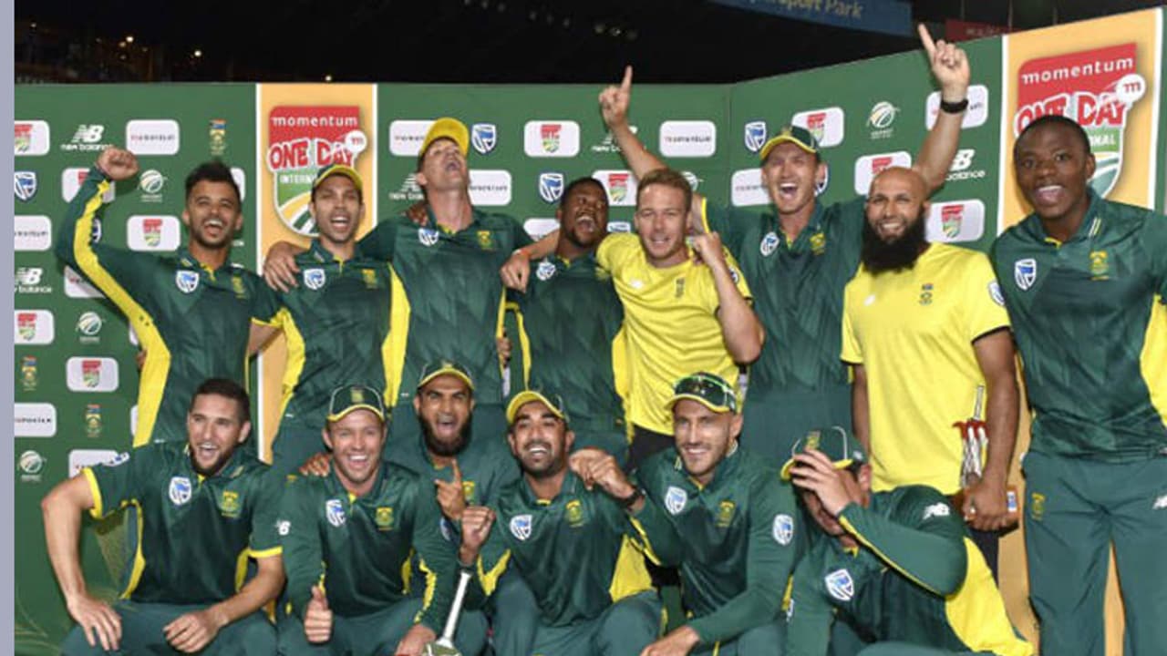 ಲಂಕಾವನ್ನು ಕ್ಲೀನ್'ಸ್ವೀಪ್ ಮಾಡಿ ನಂ.1 ಸ್ಥಾನಕ್ಕೆ ಲಗ್ಗೆಯಿಟ್ಟ ಹರಿಣಗಳು ಲಂಕಾವನ್ನು ಕ್ಲೀನ್'ಸ್ವೀಪ್ ಮಾಡಿ ನಂ.1 ಸ್ಥಾನಕ್ಕೆ ಲಗ್ಗೆಯಿಟ್ಟ ಹರಿಣಗಳು