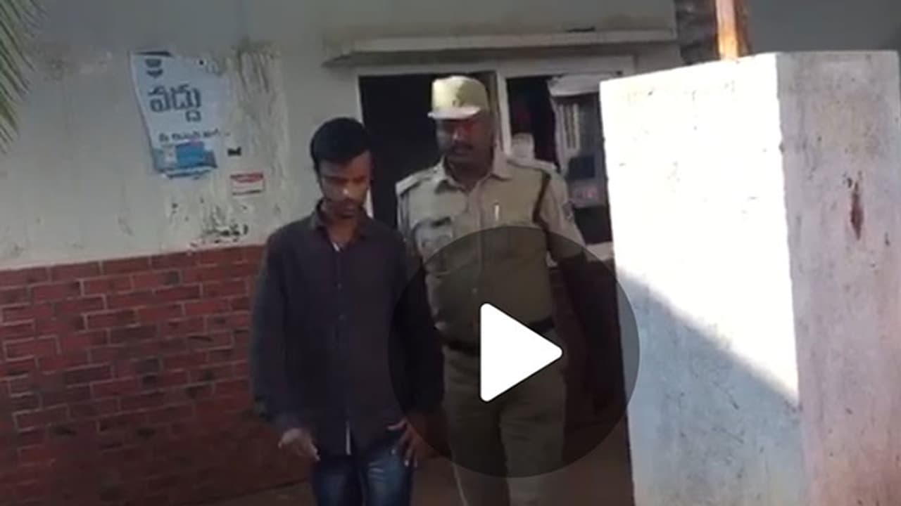 ఎక్స్ ప్రెస్ న్యూస్ : డిపాజిటర్లకు బ్యాంకు ఉద్యోగి ఘరానా మోసం (వీడియో) ఎక్స్ ప్రెస్ న్యూస్ : డిపాజిటర్లకు బ్యాంకు ఉద్యోగి ఘరానా మోసం (వీడియో)