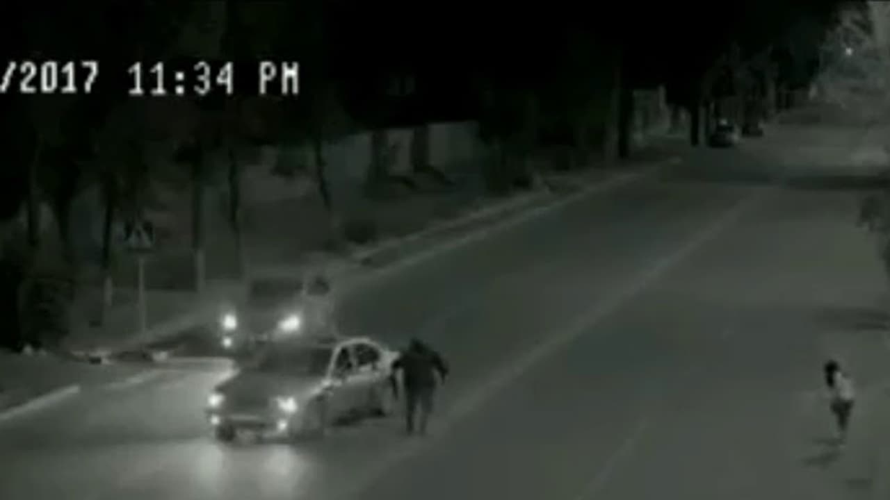 ആ കാറിന്റെ മുന്നില് നിന്നും അവളെ കോരിയെടുത്തതാര്?ഈവീഡിയോ അമ്പരപ്പിക്കും! ആ കാറിന്റെ മുന്നില് നിന്നും അവളെ കോരിയെടുത്തതാര്?ഈവീഡിയോ അമ്പരപ്പിക്കും!