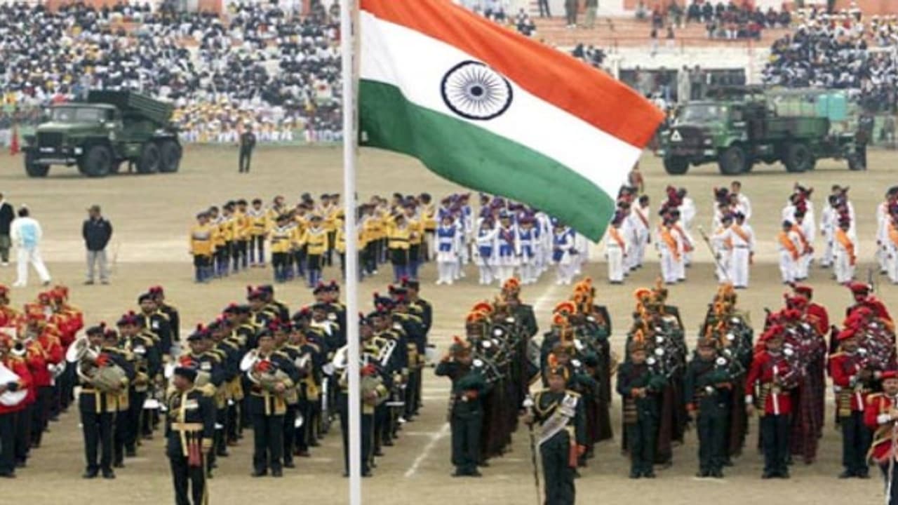 திடீர் மழையால் ஸ்தம்பித்தது டெல்லி – தாமதமாக தொடங்கிய குடியரசு தின விழா திடீர் மழையால் ஸ்தம்பித்தது டெல்லி – தாமதமாக தொடங்கிய குடியரசு தின விழா