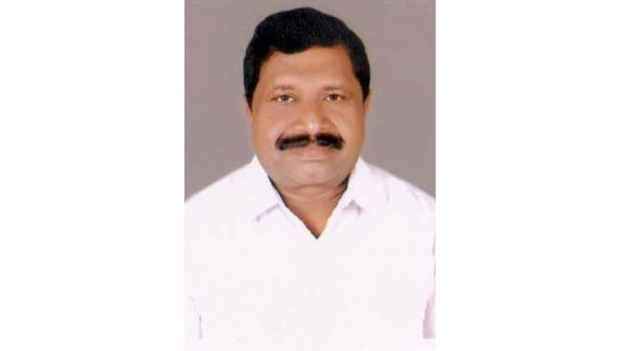 திரும்ப திரும்ப பேட்டியளிக்கும் இன்பதுரை வேறு எம்.எல்.ஏக்கள் இல்லையா? திரும்ப திரும்ப பேட்டியளிக்கும் இன்பதுரை வேறு எம்.எல்.ஏக்கள் இல்லையா?